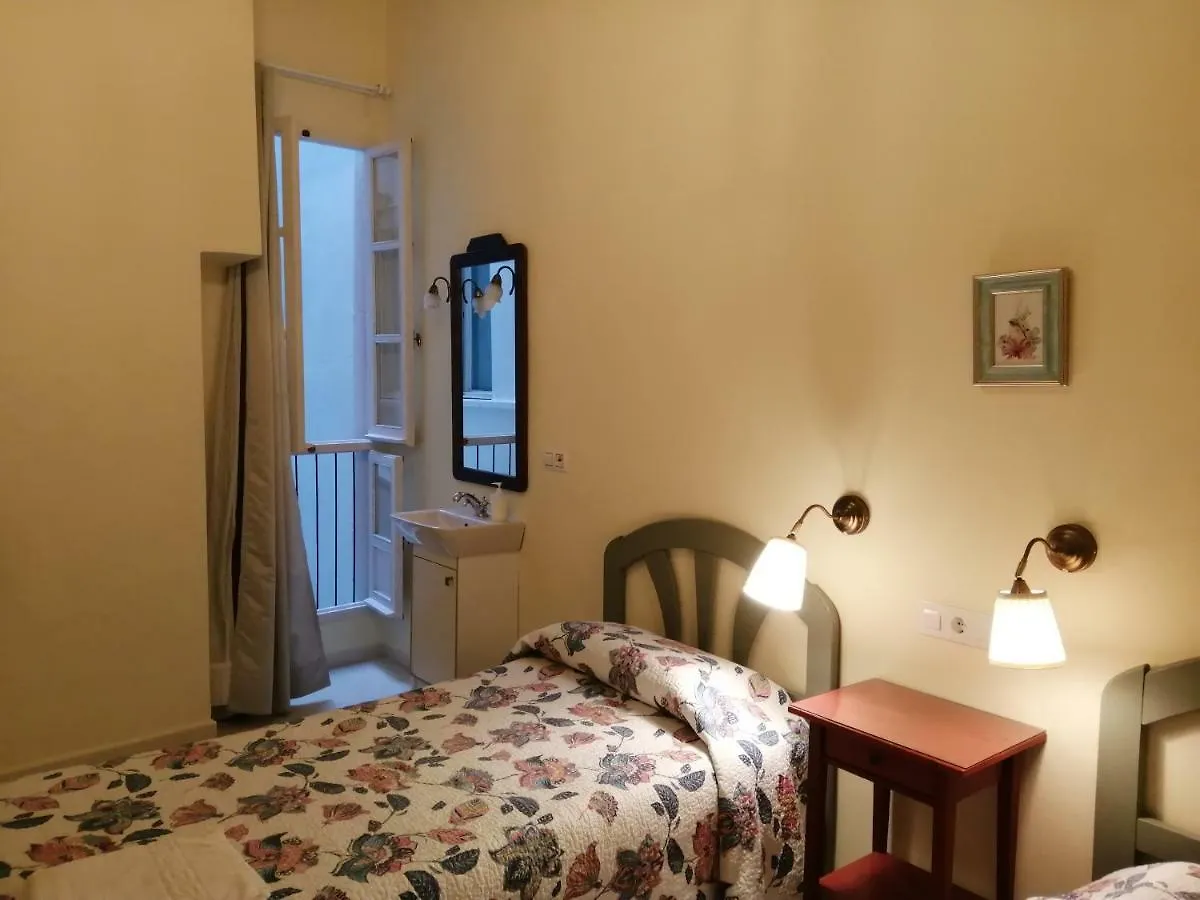 Konukevi Pension Espana Cadiz